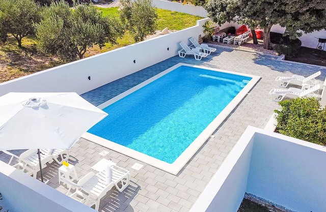 Beautiful private villa for 6 guests with A/C, private pool, WIFI, TV and terrace