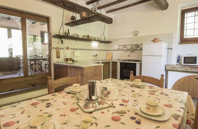 Beautiful private villa for 10 guests with pool, WIFI, A/C, TV, panoramic view and parking