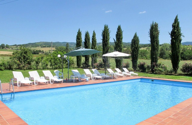 Beautiful private villa with private pool, WIFI, TV, patio, pets allowed, panoramic view and par.