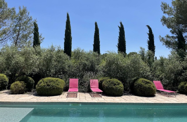 Beautiful property 300m2, swimming pool and landscaped park 30mn from the sea