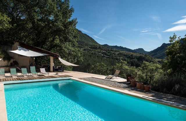 Beautiful provencal house with a view, hanging gardens & a great swimming pool