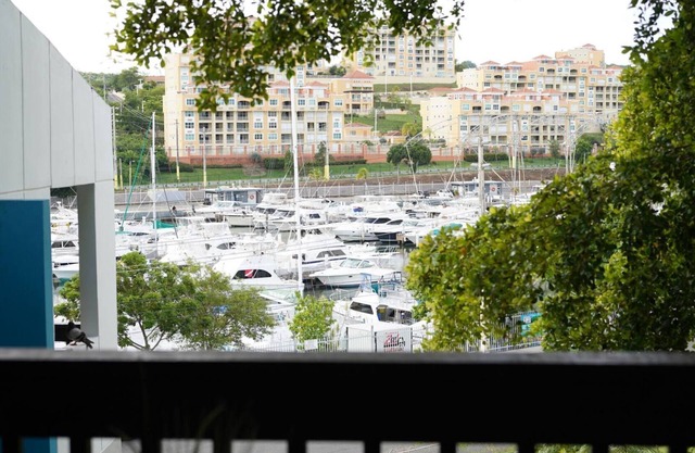 Beautiful Quiet and Luxurious Apartment Overviewing the Renaissance Marina!