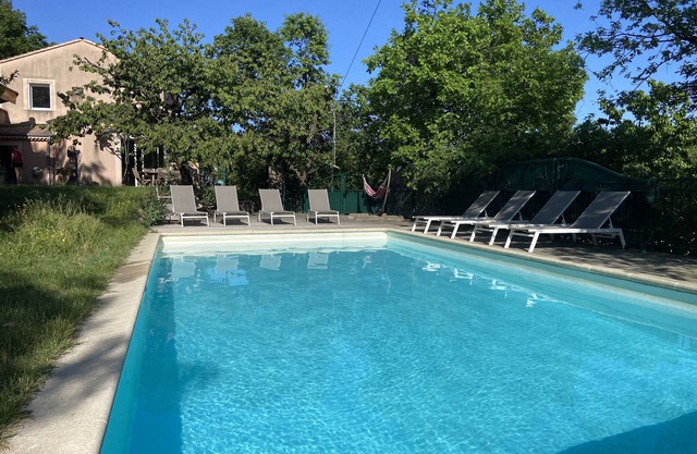 Beautiful, quiet property with swimming pool and stone outbuilding + air conditioning