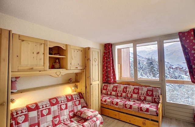 Beautiful renovated 2-room, 4 pers, south-facing, ski-in/ski-out