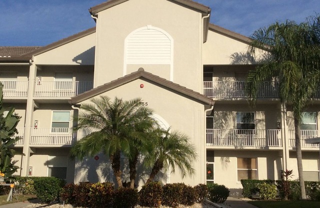 Beautiful Resort Style Condo in Sunny Florida, Enjoy Golfing, Tennis/Pickleball