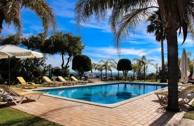 Beautiful Restored Algarve Typical Farmhouse, With Private Pool And Sea Views