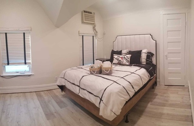 Beautiful rooms available in a comfortable, and convenient location.