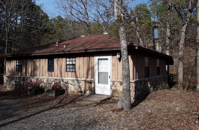 Beautiful Rustic Cabin, ATV Trails, Creek, alcohol & smoke-free environment.