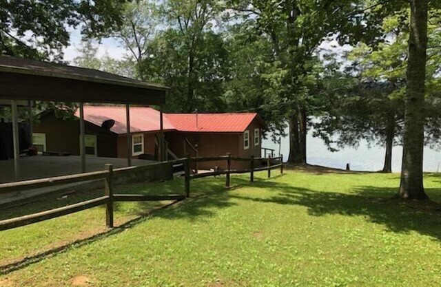Beautiful Rustic Cabin On Lincoln Lake Is A Sportsman paradise.