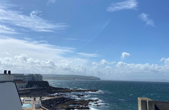 Beautiful Sea View Apartment near Golf Club