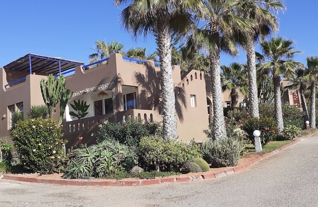 BEAUTIFUL SEASIDE VILLA IN RESIDENCE WITH SWIMMING POOL AND TENNIS