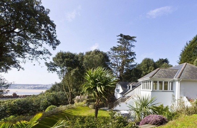 Beautiful Self Catering Luxury Self Catering Accommodation In Rock Sleeping 12