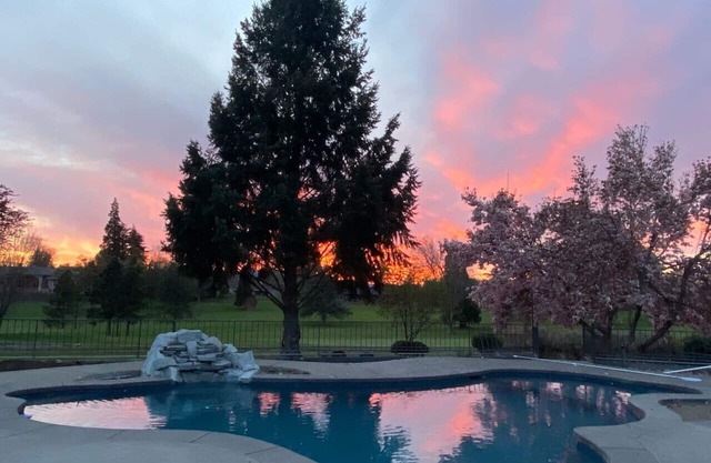 Beautiful Setting w/Pool, Hot Tub & Golf Views!