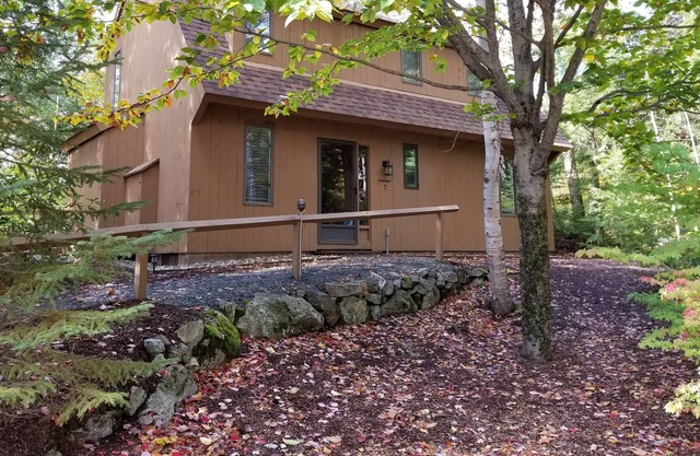 Beautiful Single Family Condominium in Award-Winning Eastman Community