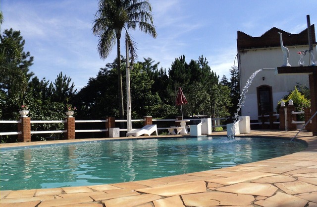 Beautiful site with two houses, large pool, lakes for fishing and 360º view