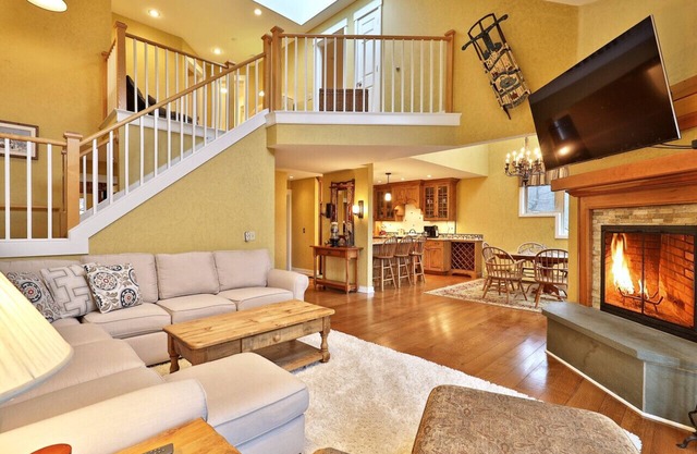 Beautiful Solitude Village Condo with Private Balcony and Walk to Trail Ski Access