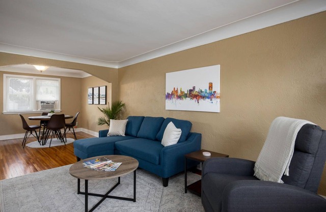 Beautiful South Buffalo parkside apartment