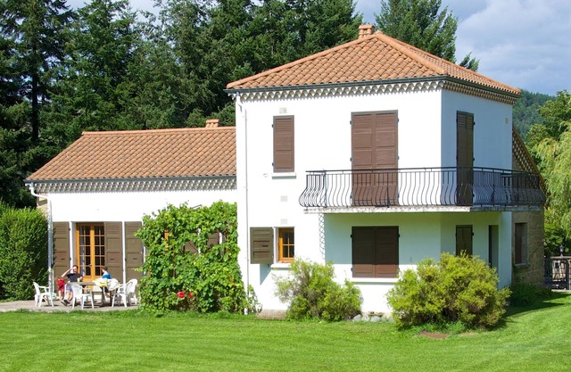 Beautiful spacious family friendly home with huge garden and amazing view