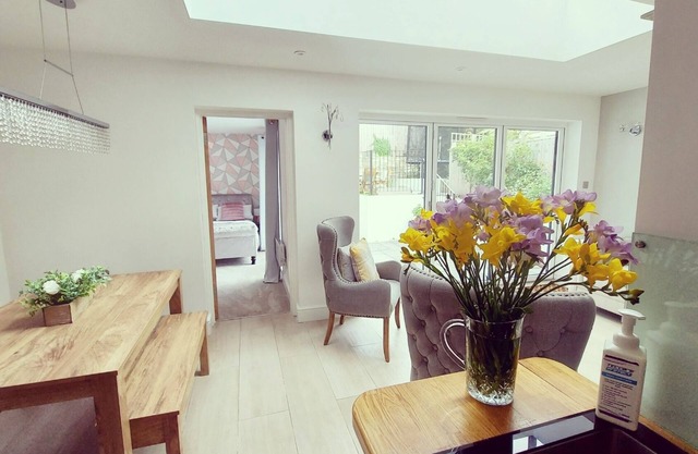 Beautiful Spacious Seaside Apartment