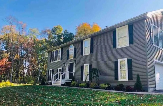 Beautiful, Spacious, 5 Acre Hudson Valley Family Retreat