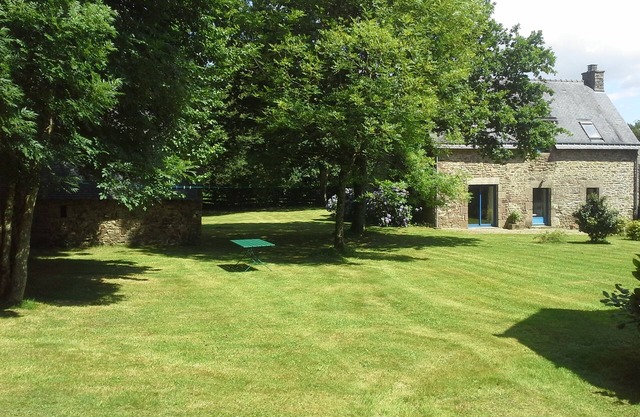 beautiful stone house with barn on plot of 4000 m2