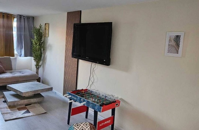 Beautiful, stylish and modern cosy, and central 2 bed house (can sleep up to 6)