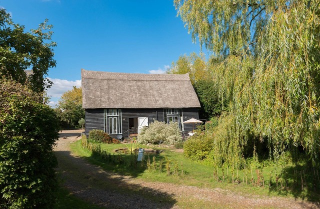 Beautiful – Stylish – Rural – Elegant: Deepwell Granary is a romantic getaway.
