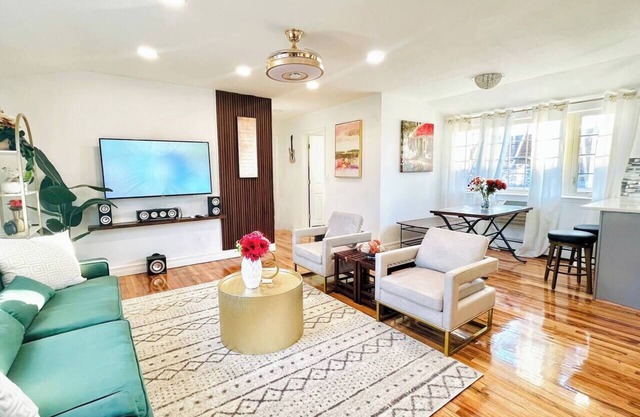 Beautiful Suite close to the airport, restaurants and mall