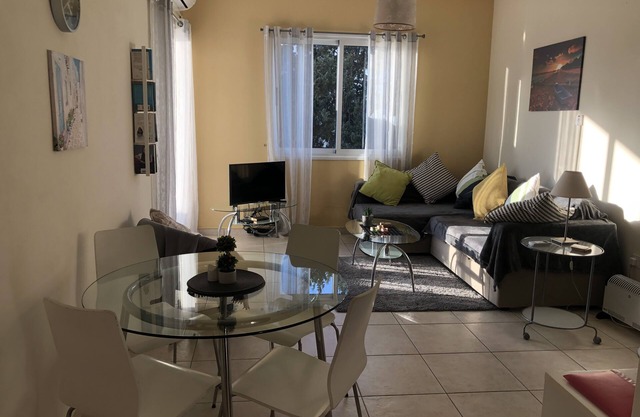 Beautiful sunny Apartment with wifi & UK TV on Stunning Complex