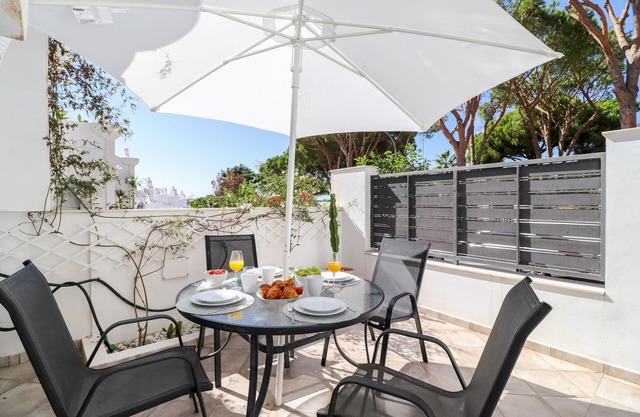 Beautiful sunny townhouse - great resort facilities