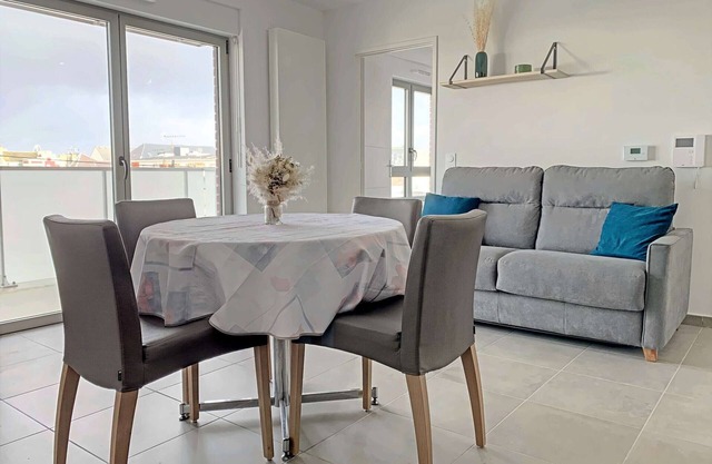 Beautiful T2 in Berck-Plage - Balcony, Private Parking and Beach Access