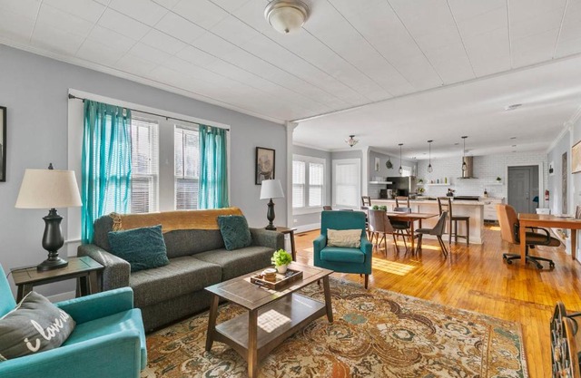 Beautiful Tarrant Home-Minutes to Airport and Downtown