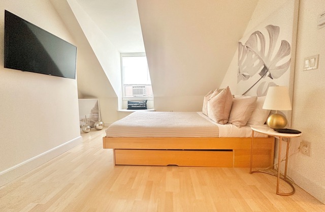 Beautiful Tasteful Tranquil Home close to BOSTON