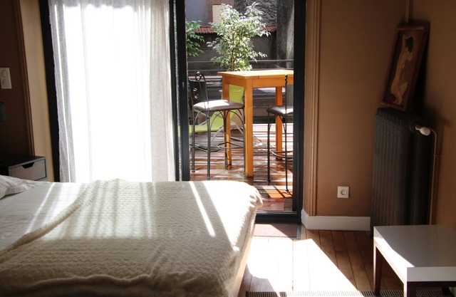 Beautiful terrace in the city center with possibility parking and breakfast