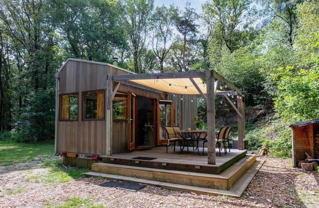 Beautiful tiny house with hottub in the woods