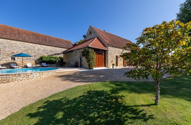 Beautiful totally restored holiday house with private pool