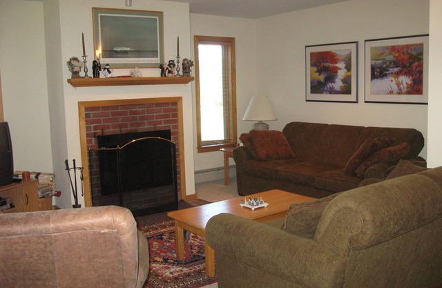 Beautiful Trailside Condo - Ski In Ski Out - Shared Seasonal or Nightly Rental