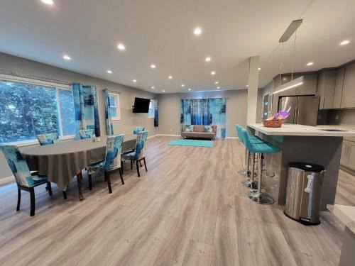 Beautiful & updated 3 bedroom & 2 bathroom apt with backyard near Beverly Hills LACMA & Museums