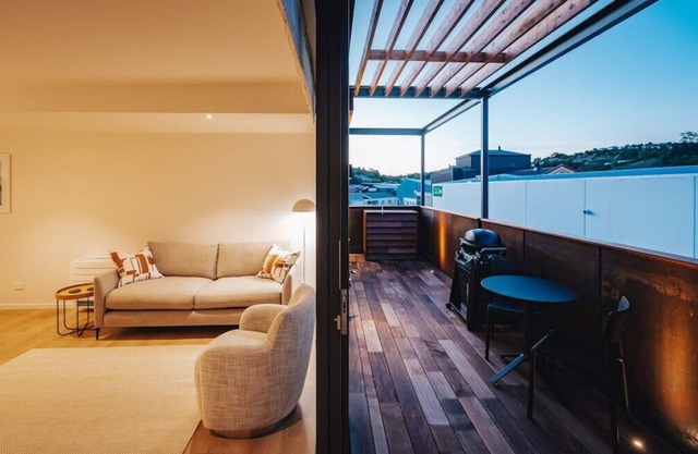 Beautiful Urban Apartment 4