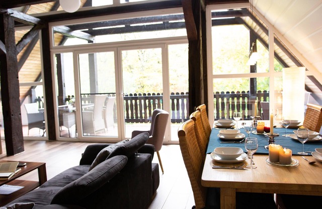 Beautiful vacation apartment, approx. 200 square meters, in an almost 200 year old, fully renovated farmhouse. Equipped with: four bedrooms, bathroom with bathtub and shower, guest WC, open kitchen, balcony, garden areas in front of and behind the house,