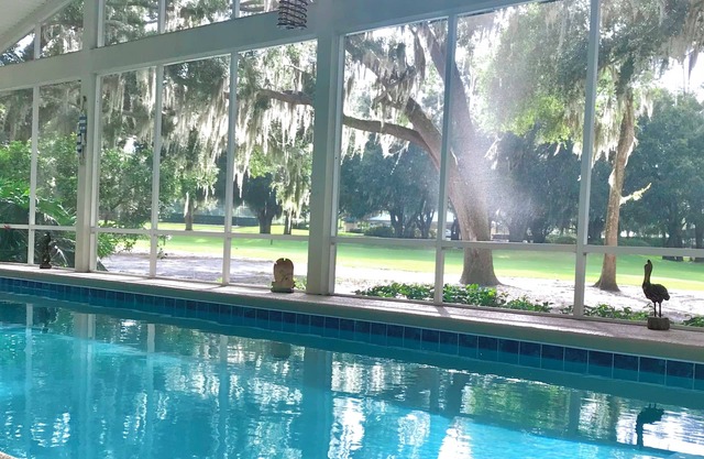 Beautiful view, The Villages- Golf Front Home, Heated Pool, Free Golf Cart, WIFI