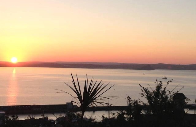 Beautiful views over Mounts Bay. Cosy flat in the fishing village of Newlyn