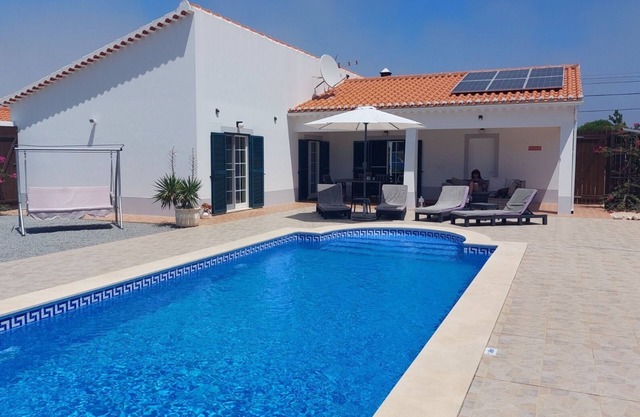 Beautiful villa 300 m to the Atlantic coast, 5 minutes by car to the beach