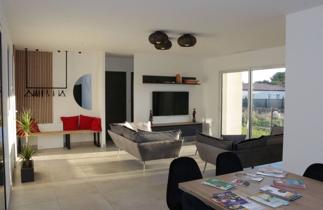 Beautiful villa for 10 people at a stone's throw from Sommières.