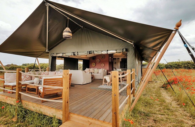 Beautiful villa for 6 guests with pets allowed and parking
