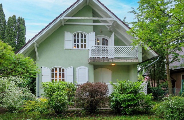 Beautiful villa for 7 guests with TV, terrace, pets allowed and parking