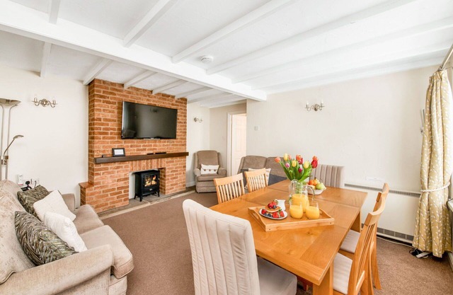 Beautiful villa for 6 guests with hot tub, WIFI, pool and terrace