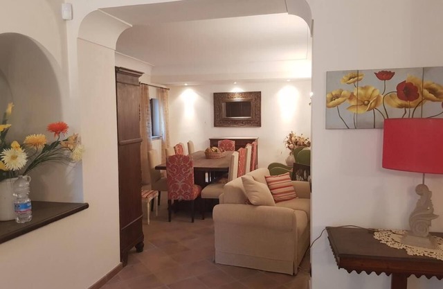 BEAUTIFUL VILLA IN SECULAR CHESTNUT