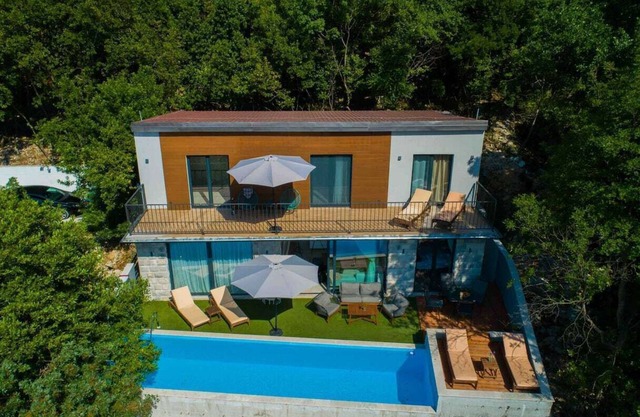 Beautiful villa on the bay with mountain views