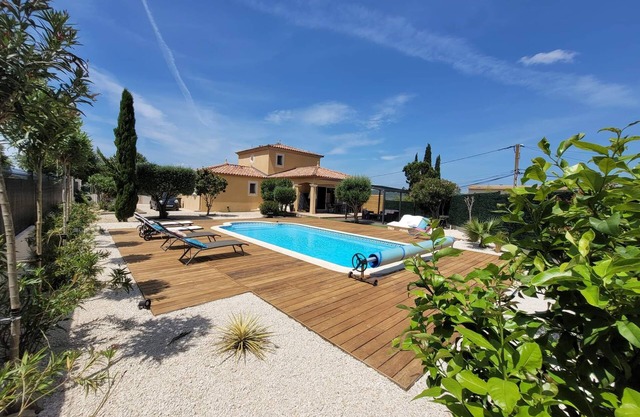 Beautiful villa with heated pool between Nîmes and Le Grau du Roi
